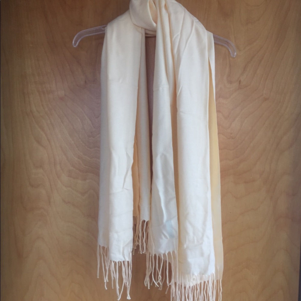 Turkish buttercream pashmina - Picture 3 of 4